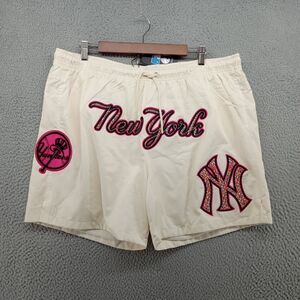 New York Yankees Shorts Mens 2XL Cream Ivory Rainbow Stitched Pro Standard Lined